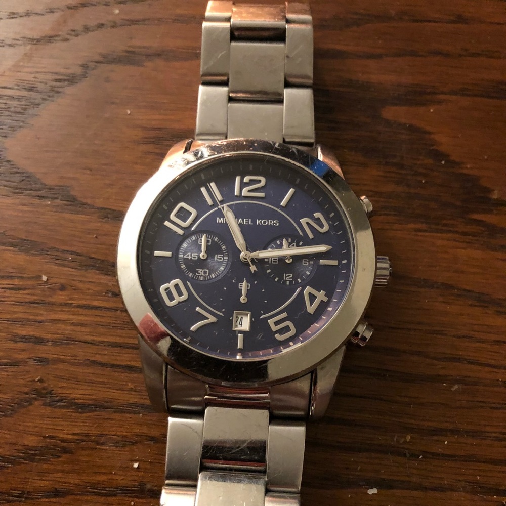 Mens Michael kors watch. Silver metal blue face